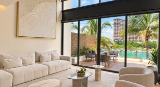 Casa en venta en Marina Canal Homes, Puerto Cancún, frente al canal