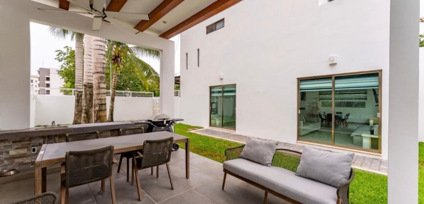 Casa en venta en Residencial Arbolada Cancún, Tulipanes