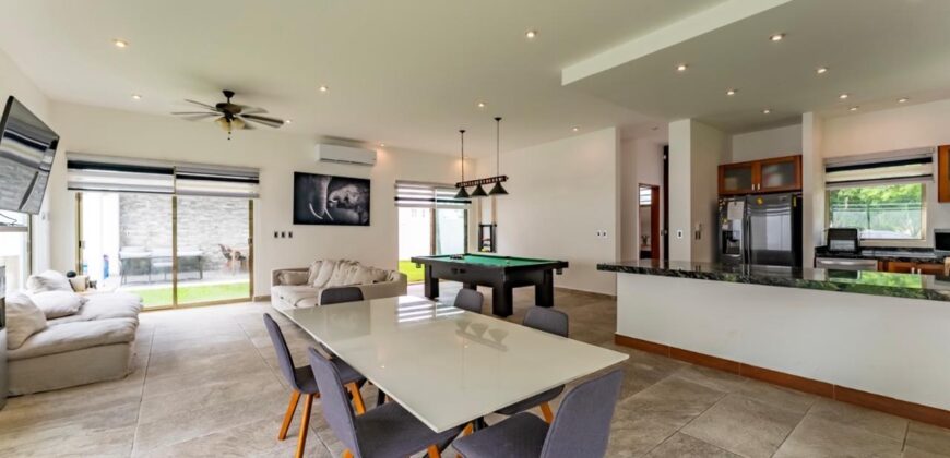 Casa en venta en Residencial Arbolada Cancún, Tulipanes