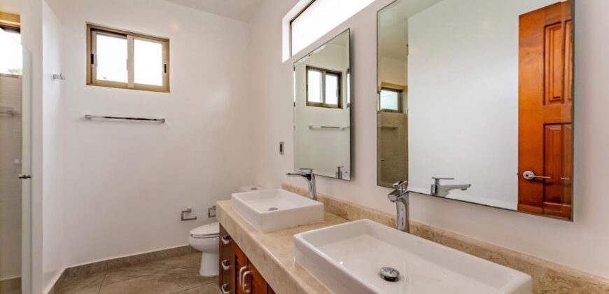 Casa en venta en Residencial Arbolada Cancún, Tulipanes