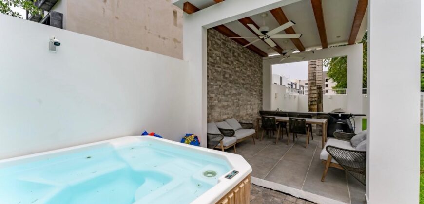 Casa en venta en Residencial Arbolada Cancún, Tulipanes