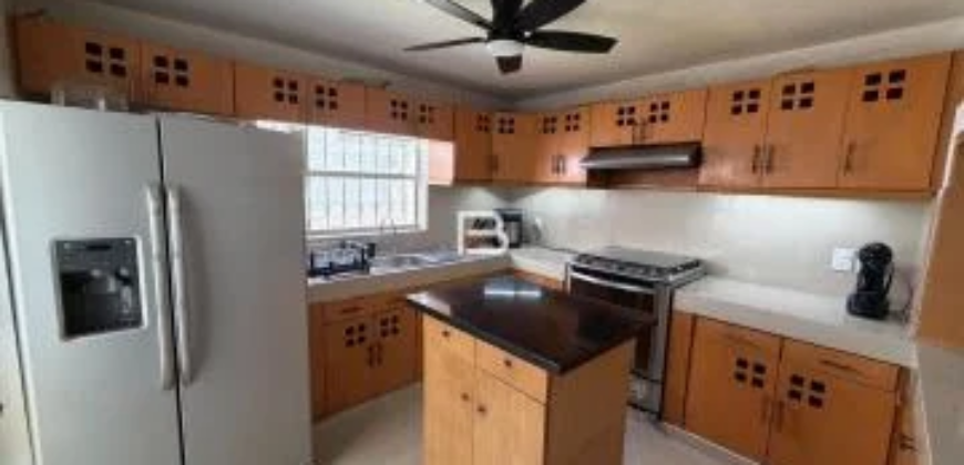 Casa en venta en Supermanzana 50, Cancún con alberca privada