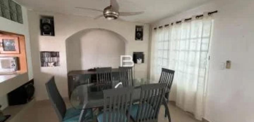 Casa en venta en Supermanzana 50, Cancún con alberca privada