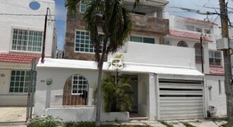 Casa en venta en Supermanzana 50, Cancún con alberca privada
