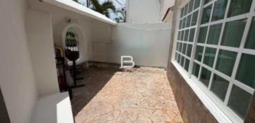 Casa en venta en Supermanzana 50, Cancún con alberca privada