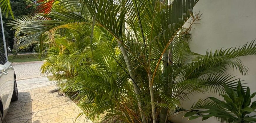 Casa en venta en Paseo de las Fuentes, Cancún, con alberca