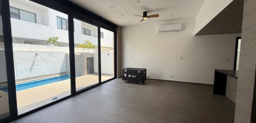 Casa en venta en Paseo de las Fuentes, Cancún, con alberca