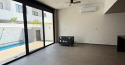 Casa en venta en Paseo de las Fuentes, Cancún, con alberca