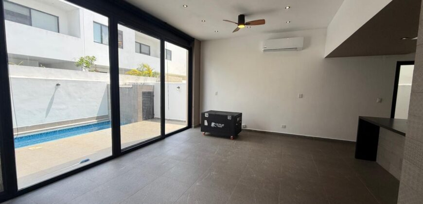 Casa en venta en Paseo de las Fuentes, Cancún, con alberca