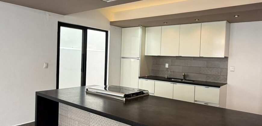 Casa en venta en Paseo de las Fuentes, Cancún, con alberca