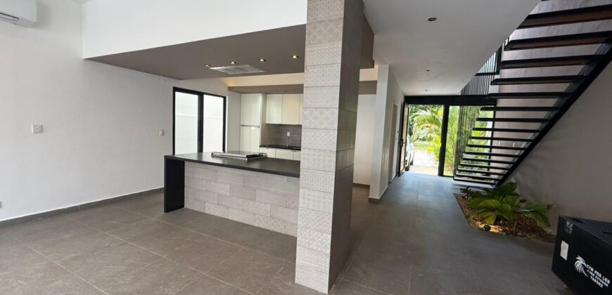 Casa en venta en Paseo de las Fuentes, Cancún, con alberca
