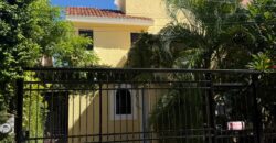 Casa en venta en Supermanzana 46, Cancún, con estudio y terraza