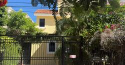 Casa en venta en Supermanzana 46, Cancún, con estudio y terraza