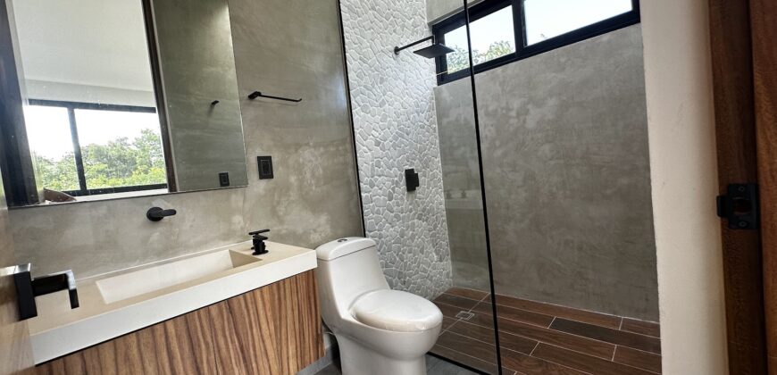 Casa en venta en Vía Cumbres, Cancún, con alberca y cascadas