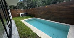 Casa en venta en Vía Cumbres, Cancún, con alberca y cascadas