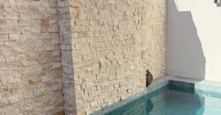 Casa en venta en Vía Cumbres, Cancún, con cuatro recámaras y alberca