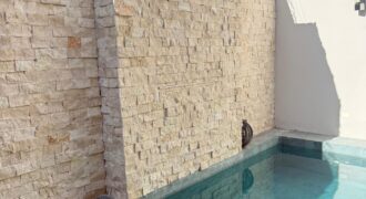 Casa en venta en Vía Cumbres, Cancún, con cuatro recámaras y alberca
