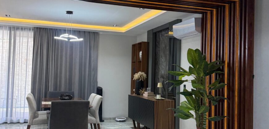 Casa en venta en Vía Cumbres, Cancún, con cuatro recámaras y alberca
