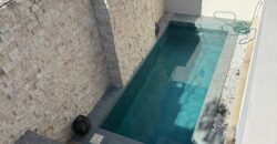 Casa en venta en Vía Cumbres, Cancún, con cuatro recámaras y alberca