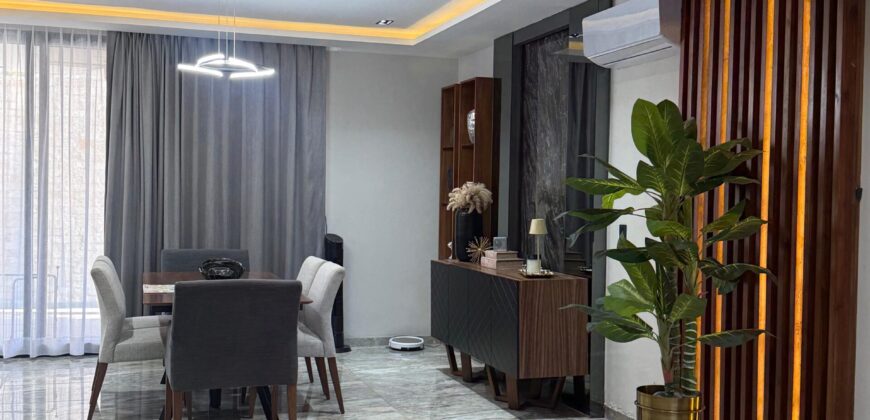 Casa en venta en Vía Cumbres, Cancún, con cuatro recámaras y alberca
