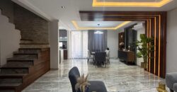 Casa en venta en Vía Cumbres, Cancún, con cuatro recámaras y alberca