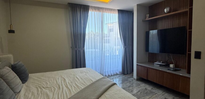 Casa en venta en Vía Cumbres, Cancún, con cuatro recámaras y alberca