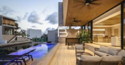 Casa amueblada en venta en Laguna II, Puerto Cancún con muelle privado
