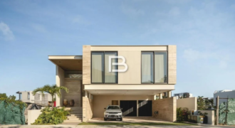 Casa amueblada en venta en Laguna II, Puerto Cancún con muelle privado
