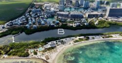 Casa amueblada en venta en Laguna II, Puerto Cancún con muelle privado