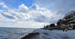 Terreno hotelero frente al mar en venta en Puerto Morelos, 1,600 m²