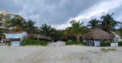 Terreno hotelero frente al mar en venta en Puerto Morelos, 1,600 m²