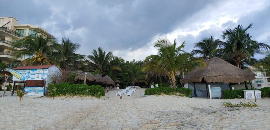 Terreno hotelero frente al mar en venta en Puerto Morelos, 1,600 m²