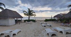 Terreno hotelero frente al mar en venta en Puerto Morelos, 1,600 m²