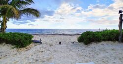 Terreno hotelero frente al mar en venta en Puerto Morelos, 1,600 m²