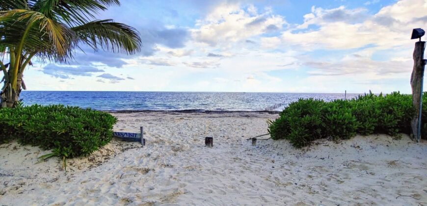 Terreno hotelero frente al mar en venta en Puerto Morelos, 1,600 m²