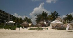 Terreno hotelero frente al mar en venta en Puerto Morelos, 1,600 m²