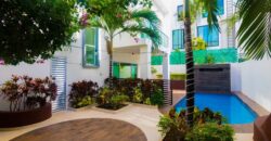Casa en venta en Residencial Arbolada, Cancún, con doble terreno y alberca