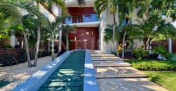 Casa en venta en Los Canales de Puerto Cancún con muelle privado