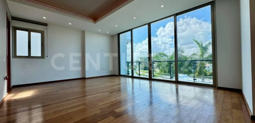 Casa en venta en Los Canales de Puerto Cancún con muelle privado