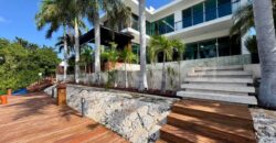 Casa en venta en Los Canales de Puerto Cancún con muelle privado
