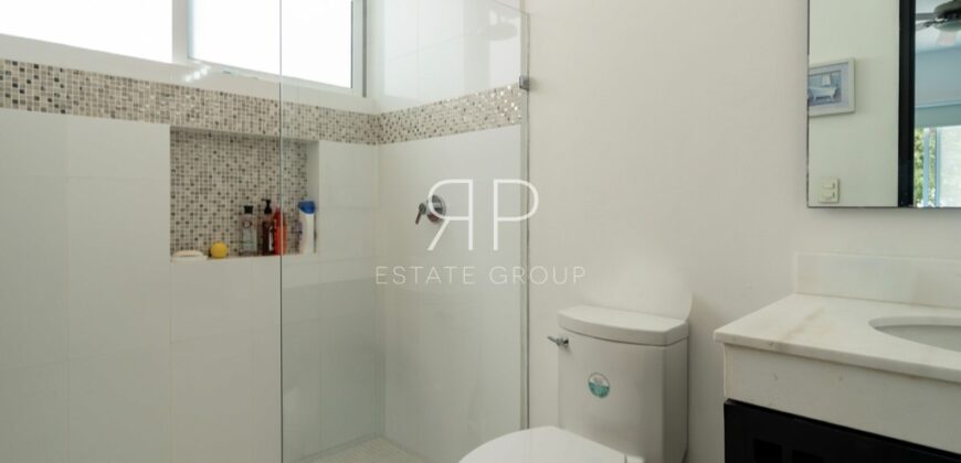 Casa con paneles solares en venta en Residencial Cumbres, Cancún