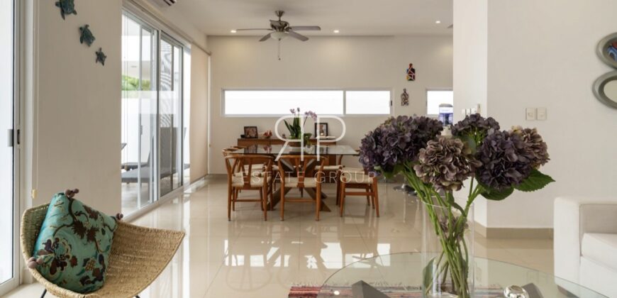 Casa con paneles solares en venta en Residencial Cumbres, Cancún