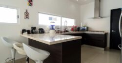 Casa con paneles solares en venta en Residencial Cumbres, Cancún
