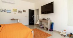 Casa con paneles solares en venta en Residencial Cumbres, Cancún