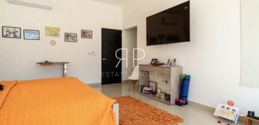 Casa con paneles solares en venta en Residencial Cumbres, Cancún