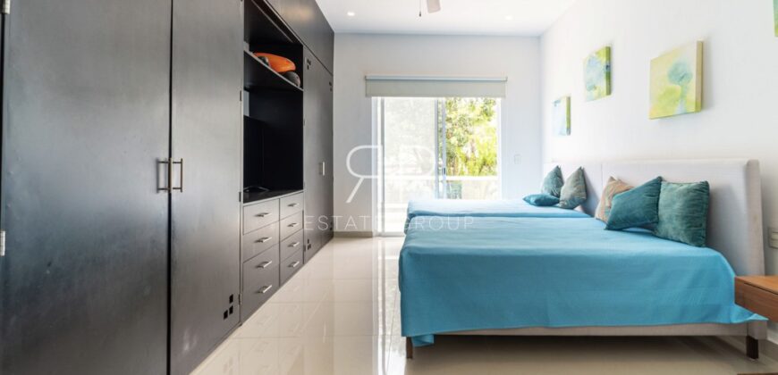 Casa con paneles solares en venta en Residencial Cumbres, Cancún