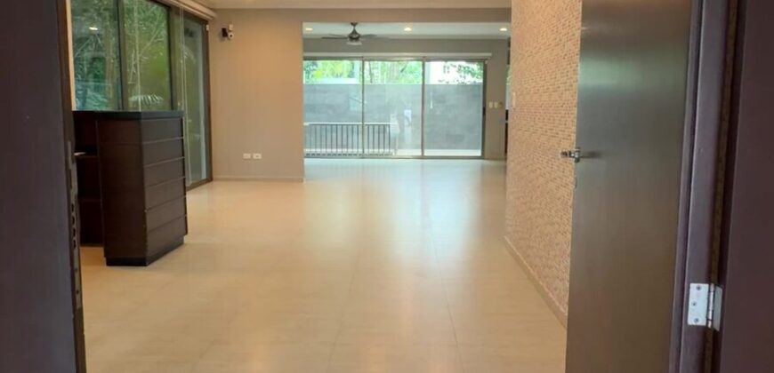 Casa de cinco recámaras en venta en Monte Everest, Residencial Cumbres