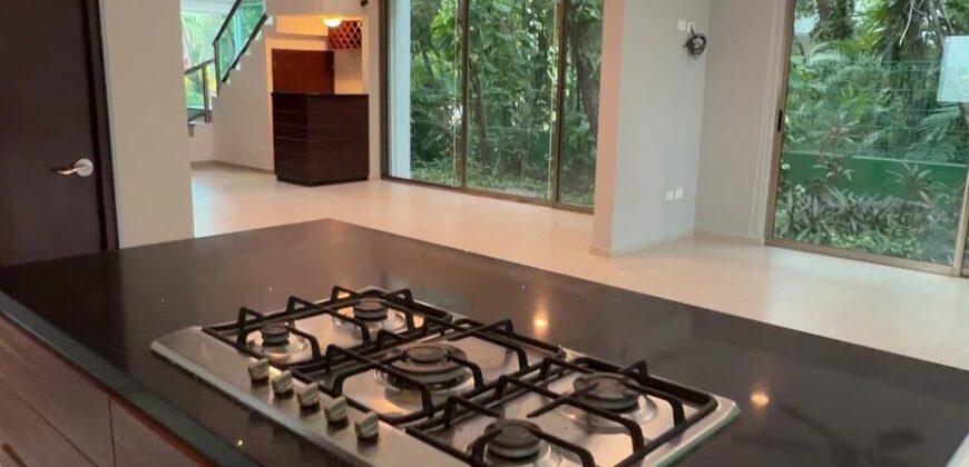 Casa de cinco recámaras en venta en Monte Everest, Residencial Cumbres
