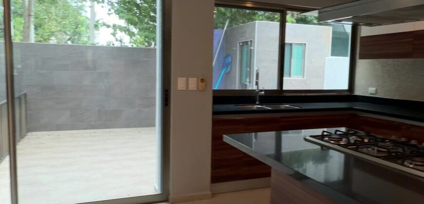 Casa de cinco recámaras en venta en Monte Everest, Residencial Cumbres
