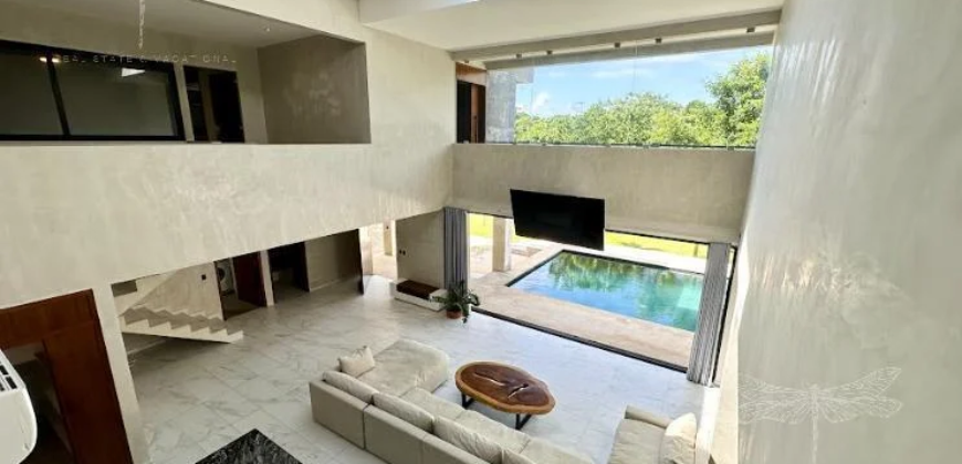 Moderna casa en venta cerca de Avenida Huayacán y Avenida Colegios, Cancún